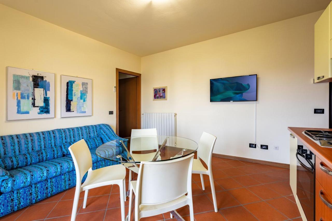 Pool - Marge Apartment - By Host4U Padenghe sul Garda Exterior photo