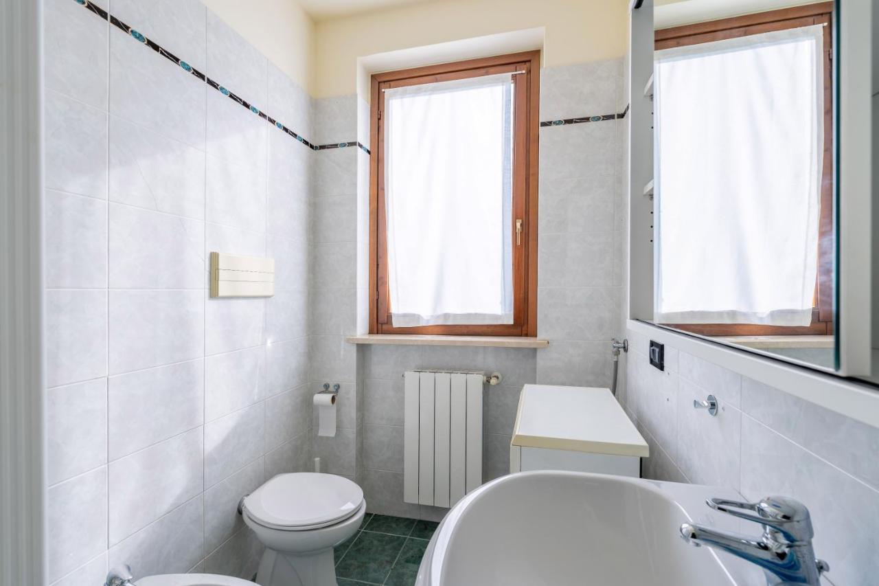 Pool - Marge Apartment - By Host4U Padenghe sul Garda Exterior photo