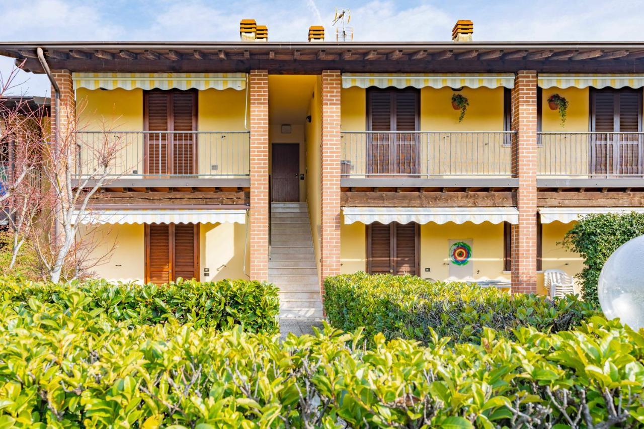 Pool - Marge Apartment - By Host4U Padenghe sul Garda Exterior photo